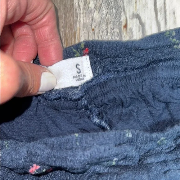 Hollister Floral Shorts - Picture 3 of 7